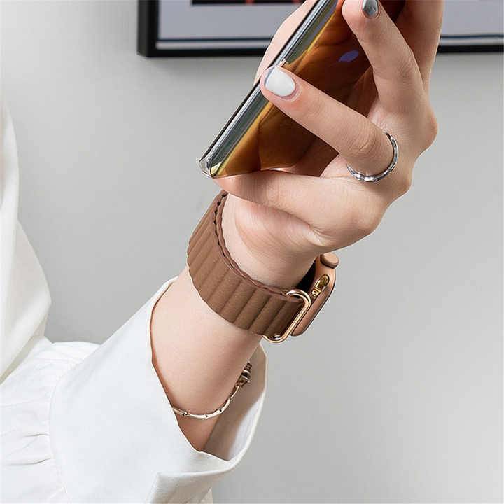 Magnetic Leather Link Band for Apple Watch – Seamless & Adjustable Fit